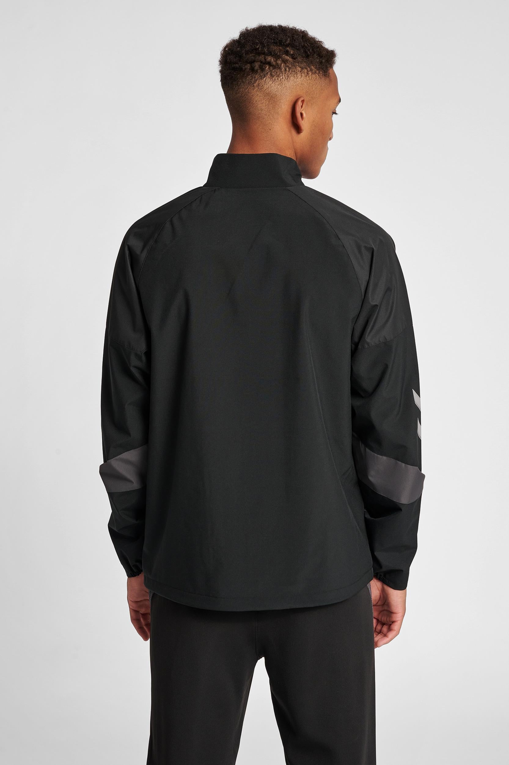 HUMMEL - Hmllead Training Jacket - Black