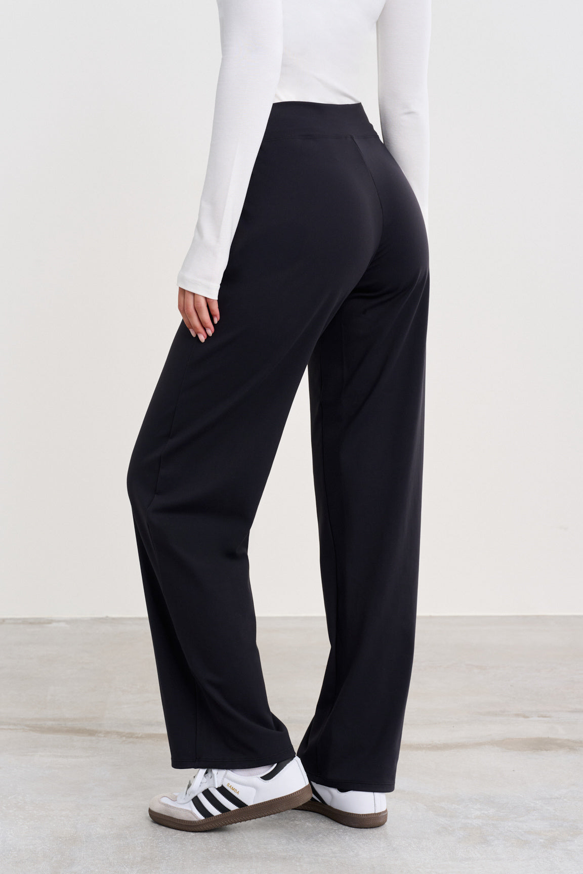 Tailored Relaxed Pants - for dame - Famme - Pants
